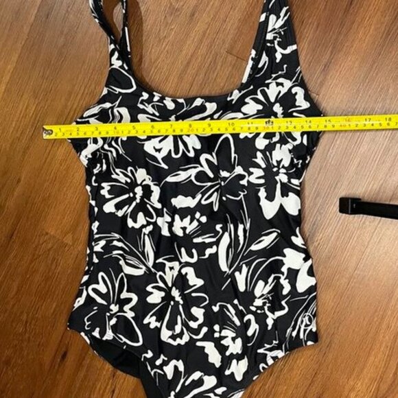 Hurley Ink Fresco Floral One-Piece Swimsuit – Black & White – Size M – Gently Us - Picture 6 of 9